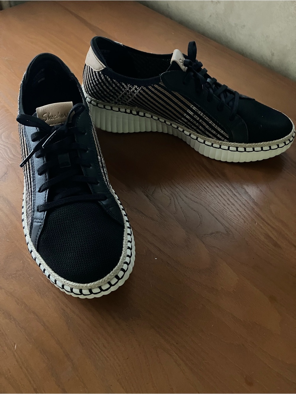 Skechers Women’s Wiltshire Blvd Breezy Stroll Sneakers Black/Tan/White Size 11